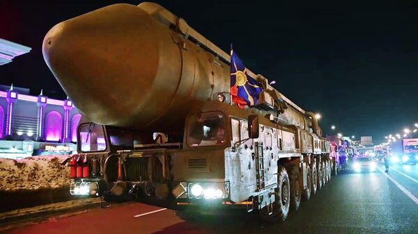 Yars transporter erector launcher convoy marching in preparation for the military parade on May 9. - Sputnik International