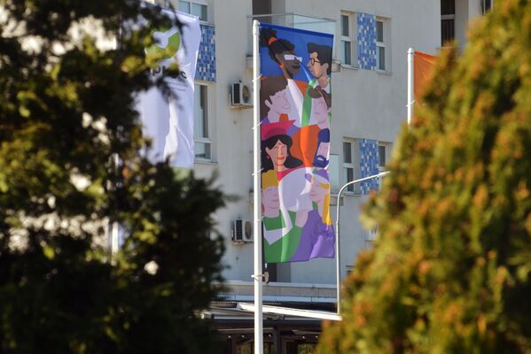 WYF promotion flags attached to an appartment building in Sochi. - Sputnik International