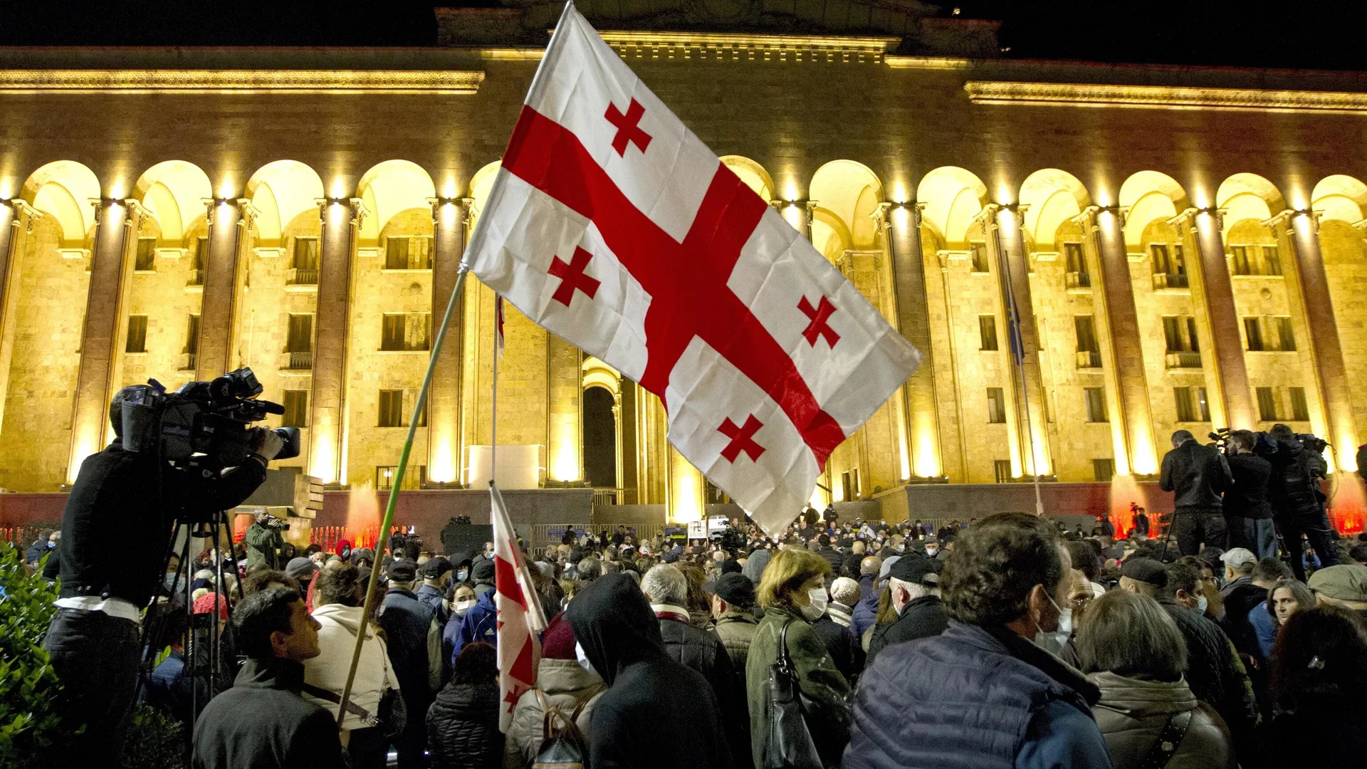 Protesters with Georgian flags rally in support of jailed former President Mikheil Saakashvili in Tbilisi, Georgia, Tuesday, Nov. 9, 2021 - Sputnik International, 1920, 16.05.2024