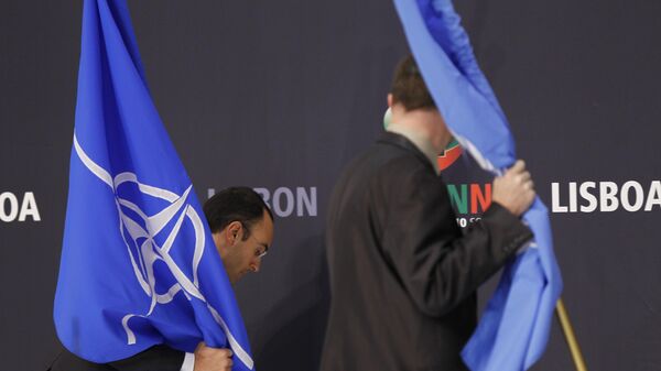 The flags are taken down at the Nato summit in Lisbon, Portugal which ended late Saturday Nov 20 2010 - Sputnik International