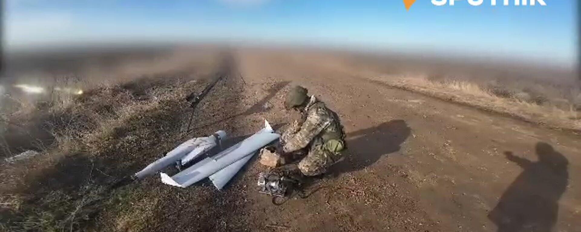 A Russian drone crew detected a Ukrainian tank and self-propelled guns and pinpointed their position for an attack with Lancet drones. - Sputnik International, 1920, 29.02.2024