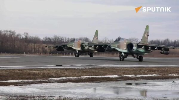 📹 Su-25 aircraft of the Russian Aerospace Forces destroyed the stronghold of the Ukrainian armed forces in the Avdeyevka region. - Sputnik International