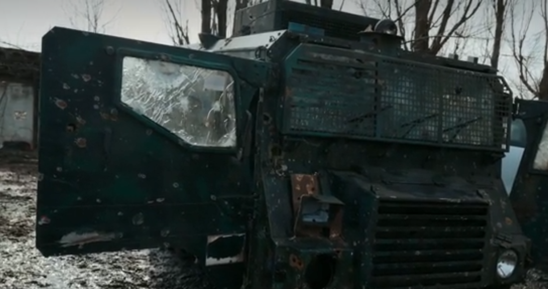 Screengrab of Sputnik video shows remains of Pinzgauer 718 6x6 armored vehicle sent to Ukraine by the UK. - Sputnik International, 1920, 03.03.2024