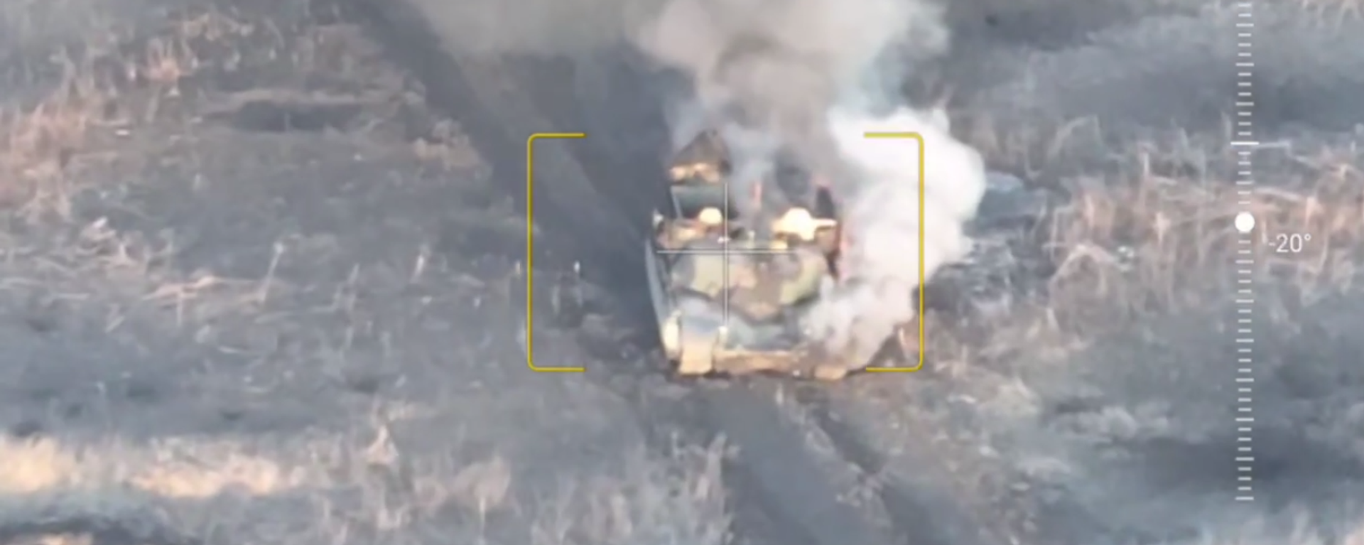 اسکرین شات ویدئویی در شبکه های اجتماعی که نشان می دهد دومین تانک آمریکایی M1 Abrams در حال دود شدن در دونباس است به اوکراین تحویل داده شده است.  - اسپوتنیک بین المللی، 1920، 03/04/2024