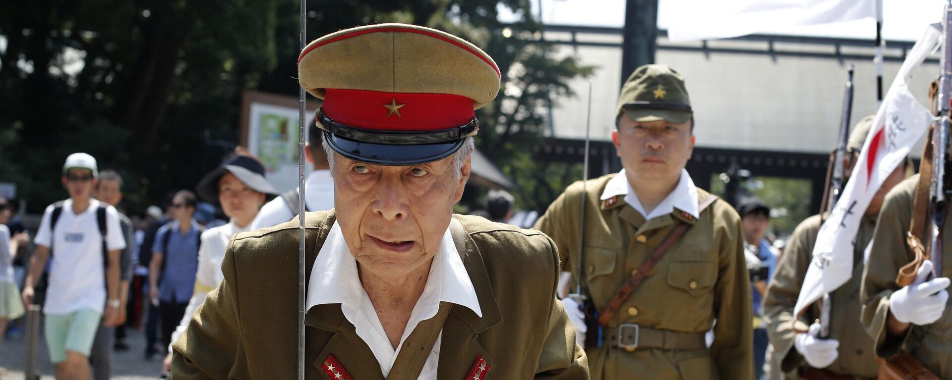 Japanese men clad in outdated military costumes march in to pay respects to the country's war dead at the Yasukuni Shrine in Tokyo, Saturday, Aug. 15, 2015 - Sputnik International, 1920, 05.03.2024