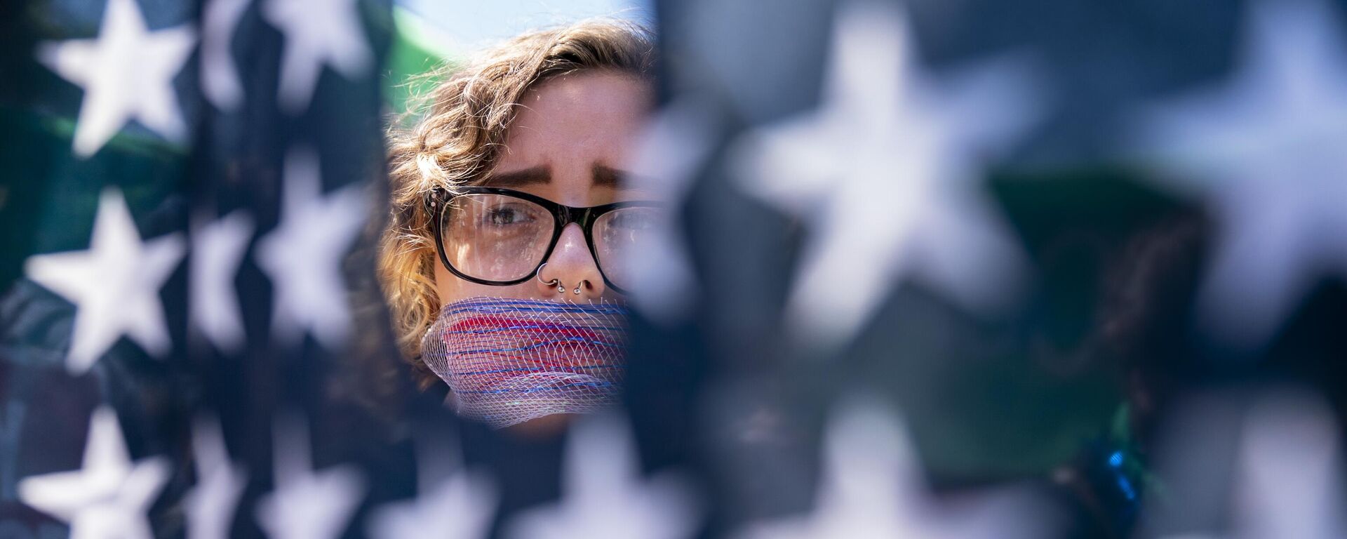 Emma Rousseau of Oakland, N.J., her mouth bound with a red, white and blue netting, attends a rally on the Fourth of July to protest for abortion rights, at Lafayette Park in front of the White House in Washington, Monday, July 4, 2022 - Sputnik International, 1920, 06.03.2024