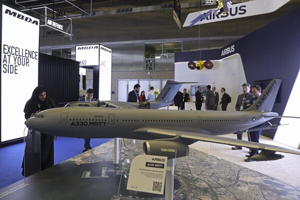 Visitors stand at the Airbus pavilion.  - Sputnik International