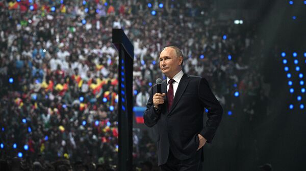 Vladimir Putin and World Youth Forum  - Sputnik International