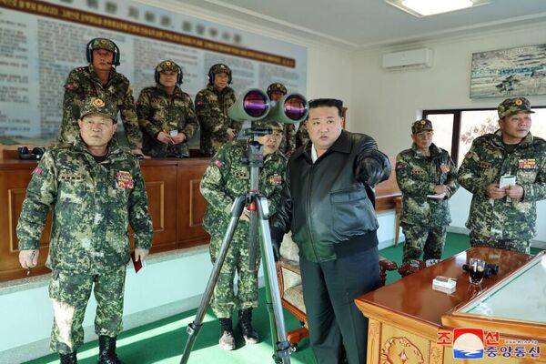 Kim Jong Un inspects KPA base - Sputnik International