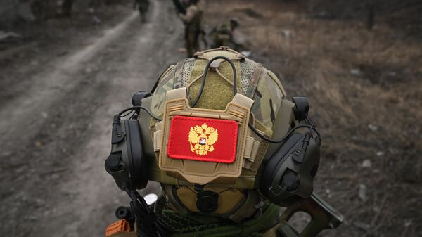 A Russian soldier demining the liberated Avdeyevka - Sputnik International