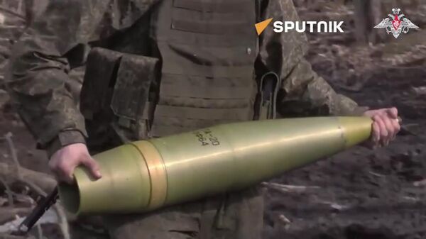 Russian artillerymen round the clock hunt for Ukrainian crews and tanks. - Sputnik International