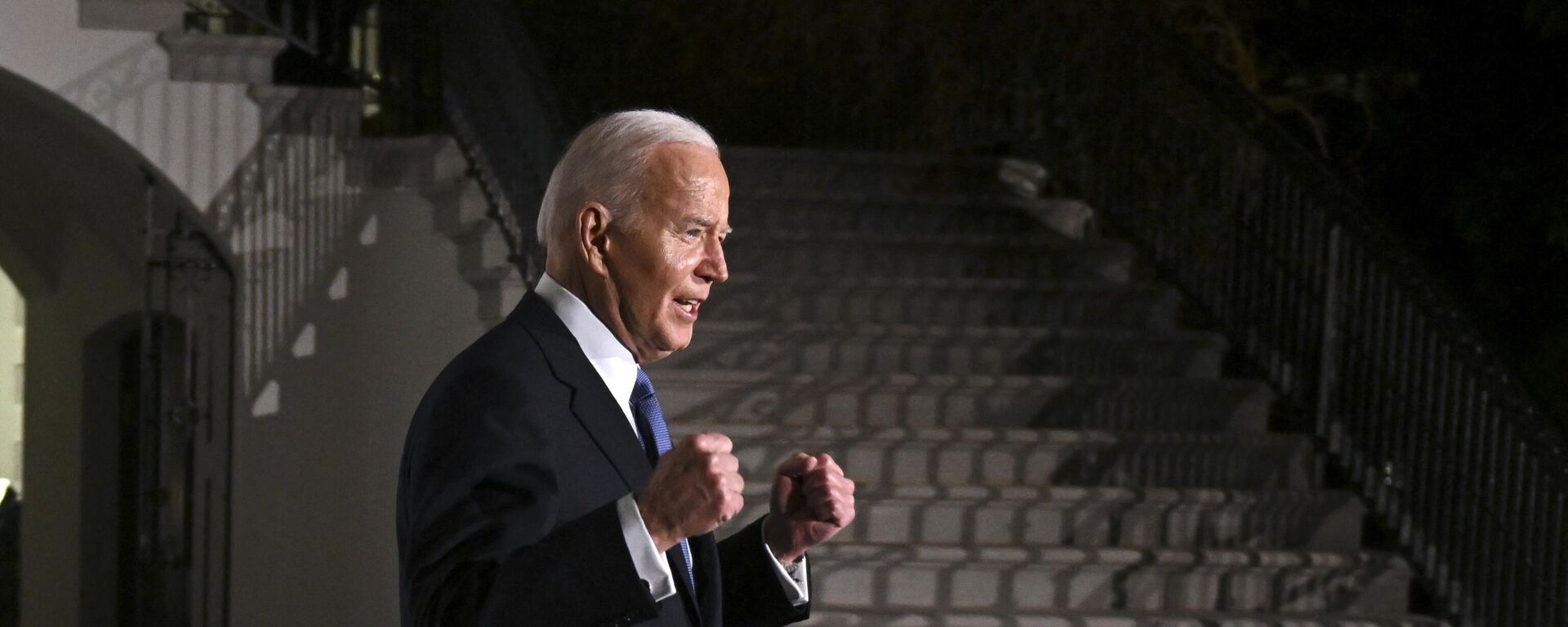 US President Joe Biden gestures as he departs the White House for the US Capitol to deliver the State of the Union address, in Washington, DC, on March 7, 2024.  - Sputnik International, 1920, 09.03.2024