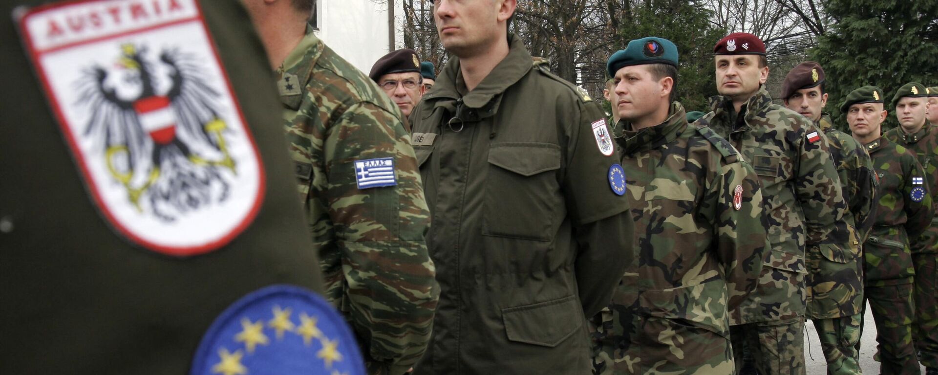 Soldiers from European countries, including Austria, Greece, Turkiye, Poland, Portugal and Finland, stand in a honour guard during the transfer of authority ceremony to mark the official Austrian takeover of command of the European Union peace force (EUFOR) in the northern part of Bosnia, at Eagle Base near Tuzla, 75 kms north of Sarajevo, Wednesday, Nov. 30, 2005 - Sputnik International, 1920, 09.03.2024