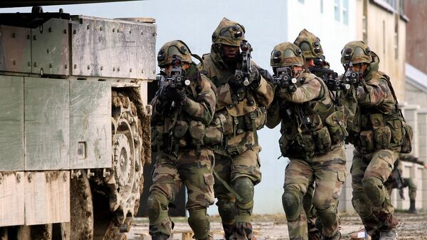 French army infantrymen are seen taking part in military drills. File photo - Sputnik International