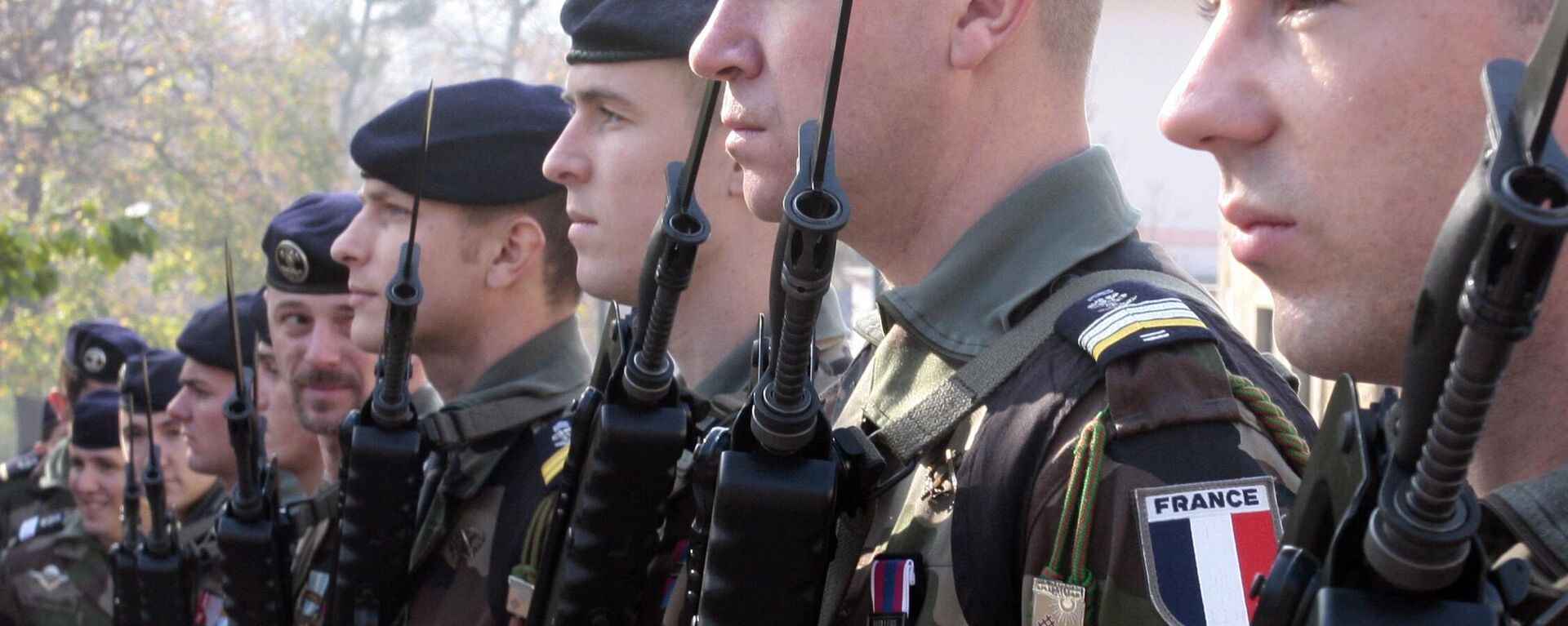 Des soldats des Forces de l'Union européenne (EUFOR) en Bosnie commémorent les soldats morts pendant la Première Guerre mondiale lors d'une cérémonie organisée à Sarajevo, le mardi 11 novembre 2008 - Spoutnik International, 1920, 02.04.2024