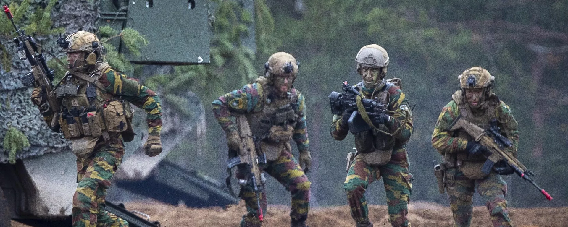 Soldiers take part in the NATO military exercise 'Iron Wolf 2022-II' at a training range in Pabrade, north of the capital Vilnius, Lithuania on Wednesday, Oct. 26, 2022. Soldiers take part in the NATO military exercise 'Iron Wolf 2022-II' at a training range in Pabrade, north of the capital Vilnius, Lithuania on Wednesday, Oct. 26, 2022. - Sputnik International, 1920, 19.04.2024