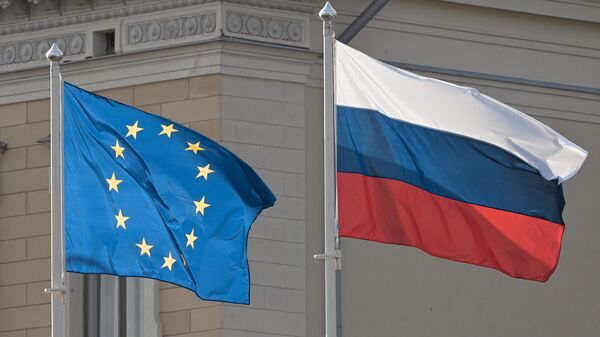 EU and Russian flags - Sputnik International