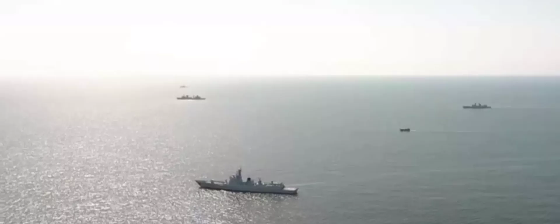 Russia, Iran and China stage week-long large-scale drills in the Gulf of Oman and the northern Indian Ocean. Screenshot of Russian Defense Ministry video. - Sputnik International, 1920, 14.01.2025