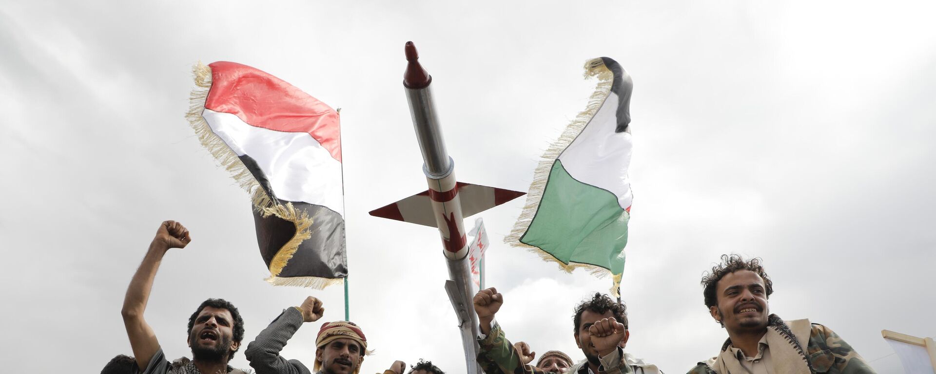 Houthi supporters attend a rally against the US airstrikes on Yemen and the Israeli offensive against the Palestinians in Gaza SAtrip, in Sanaa, Yemen, Friday, March 8, 2024. - Sputnik International, 1920, 31.05.2024