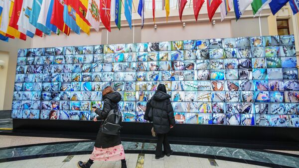 A live digital wall at the Information Center of the Central Election Commission of the Russian Federation. The feature is there to monitor the voting process - Sputnik International