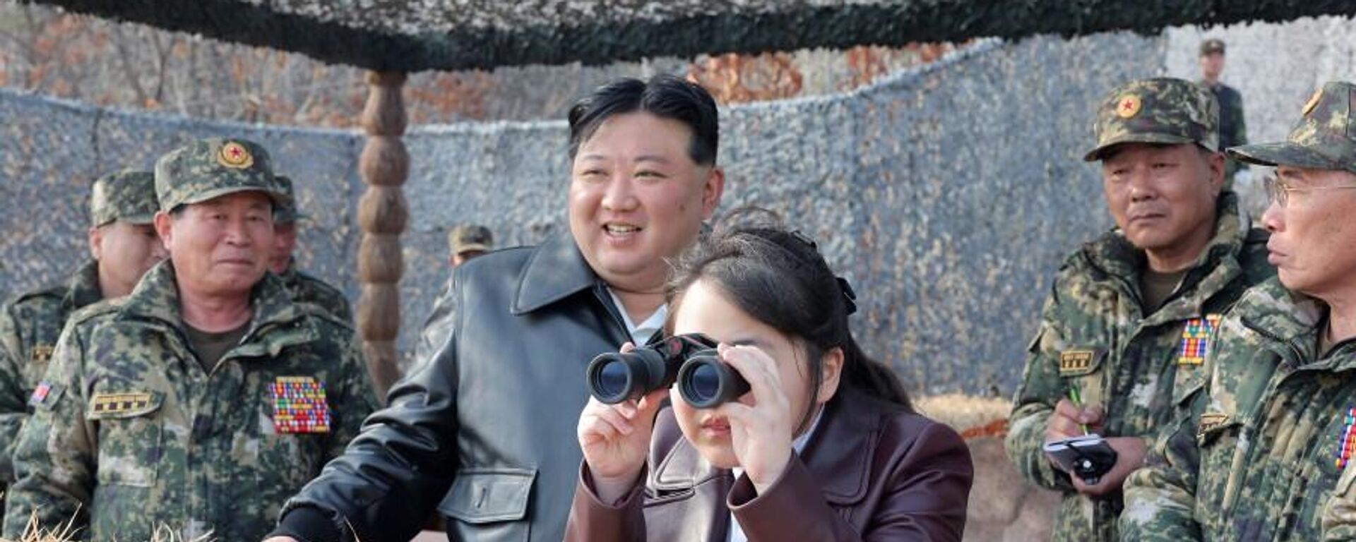  Kim Jong-un together with his daughter inspecting readiness of the soldiers participating in the drills - Sputnik International, 1920, 16.03.2024