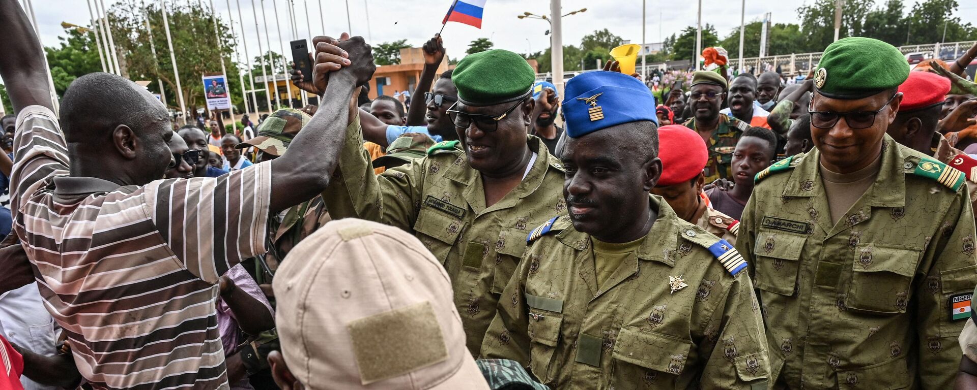 Niger's National Council for the Safeguard of the Homeland (CNSP) Colonel-Major Amadou Abdramane (C), General Mohamed Toumba (C-L) and Colonel Ousmane Abarchi (R) are greeted by supporters upon their arrival at the Stade General Seyni Kountche in Niamey Niger on August 6, 2023 - Sputnik International, 1920, 19.03.2024