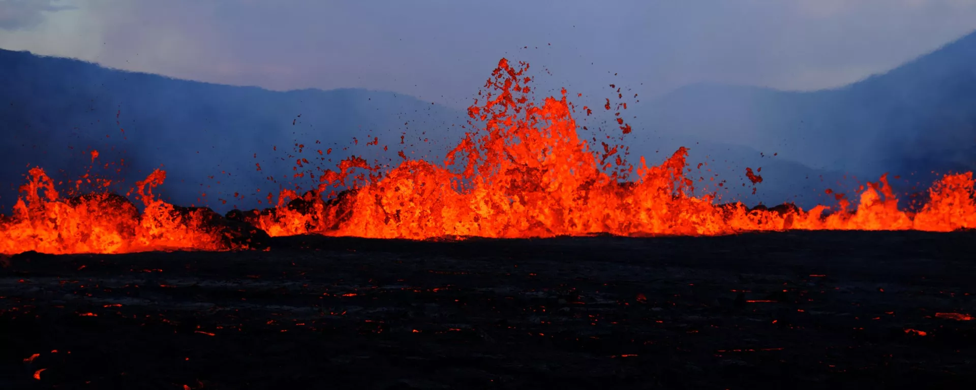 Lava erupts and flows at the scene of the newly erupted volcano at Grindavik, Iceland on August 3, 2022. A volcano erupted on August 3, 2022 in Iceland in a fissure near Reykjavik, the Icelandic Meteorological Office (IMO) said as lava could be seen spewing out of the ground in live images on local media - Sputnik International, 1920, 30.05.2024