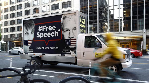 A vehicle with a Free Speech placard and images of Chelsea Manning and WikiLeaks founder Julian Assange sits across the street from a building hosting an event with Ecuador's President Lenin Moreno, Tuesday, April 16, 2019, at the Inter-American Dialogue think tank in Washington - Sputnik International