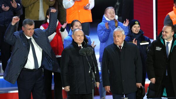 Russian President Vladimir Putin and presidential candidates Leonid Slutsky, Nikolai Kharitonov and Vladislav Davankov attend a rally-concert dedicated to the tenth anniversary of Crimea's reunification with Russia in Red Square, in Moscow, Russia - Sputnik International