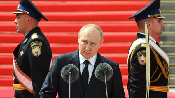 Putin speaks to representatives of Russian security services. June 2023. File photo. - Sputnik International