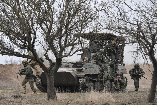 Russian soldiers fine-tune their combat readiness near Zaporozhye. - Sputnik International