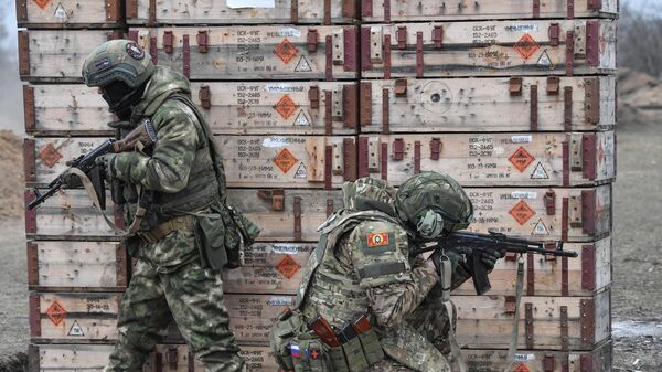 Incoming troops undergoing military training in the Zaporozhye region - Sputnik International