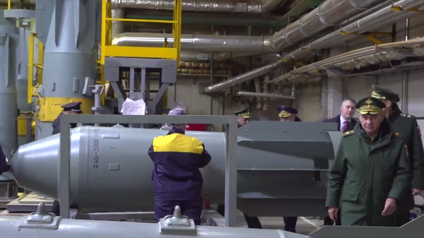 A worker inspects a FAB-3000 three-ton bomb during an inspection of a military factory in Nizhny Novgorod. March 21, 2024. Screenshot of Russian Defense Ministry video. - Sputnik International