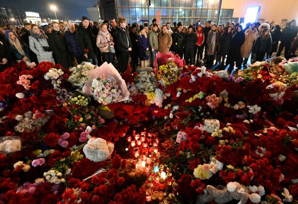 This grief unites people and is likely to turn into righteous anger against the organizers of the terrorist attack. Meanwhile, all regions mourn. - Sputnik International