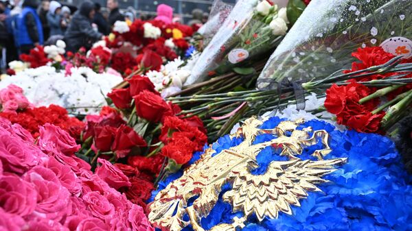 Flowers and tributes from all-Russian youth organisations Young Guard of United Russia and Volunteer Squad are placed at a makeshift memorial to the victims of the March 22 terrorist attack on the Crocus City Hall concert venue near Moscow, in Moscow Region, Russia. - Sputnik International