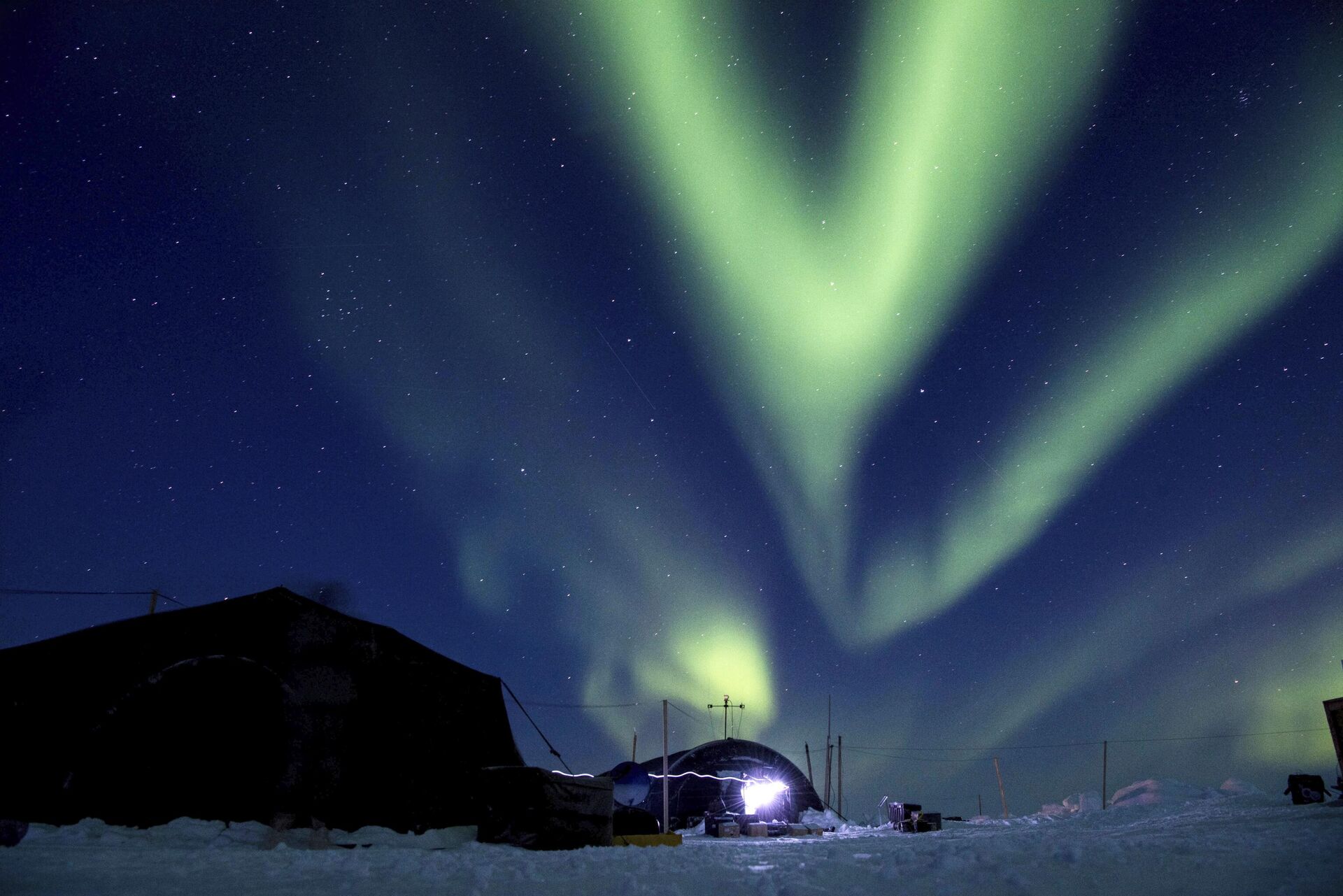 The aurora borealis displays above Ice Camp Skate in the Beaufort Sea during Ice Exercise (ICEX) 2018. - Sputnik International, 1920, 28.03.2024