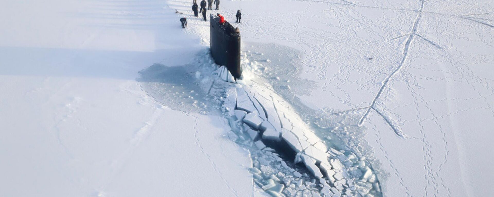 This 2016 photo provided by the U.S. Navy, shows a submarine after breaking through ice in the Beaufort Sea off Alaska's north coast.  - Sputnik International, 1920, 28.03.2024