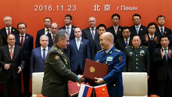 Russian Defense Minister Sergei Shoigu and Xu Qiliang, Vice Chairman of the Central Military Commission of China - Sputnik International