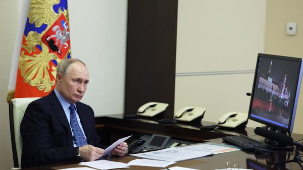 Russian President Vladimir Putin holds a meeting on the Five Seas and Lake Baikal project - Sputnik International