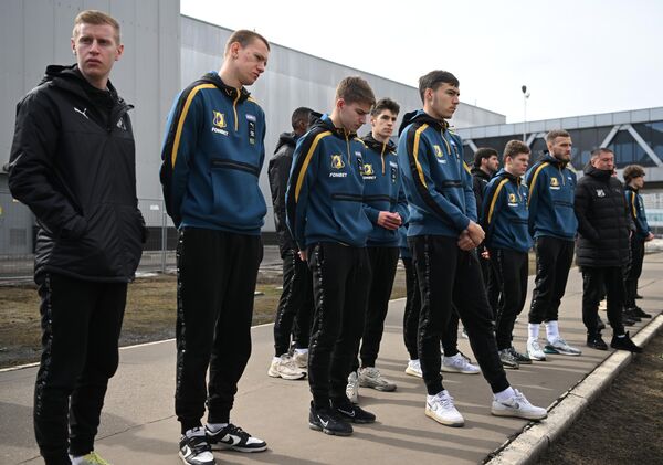 Rostov soccer club athletes listen to the funeral liturgy for the victims of the terrorist attack at Crocus City Hall. - Sputnik International