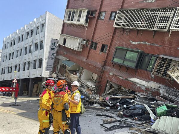 Taiwan&#x27;s strongest earthquake in a quarter century rocked the island during the morning rush on Wednesday, damaging buildings and creating a tsunami that washed ashore on the southern Japanese islands. - Sputnik International