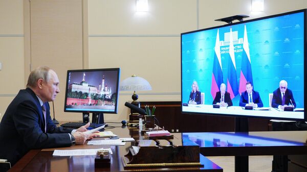 Russian President Vladimir Putin attends a ceremony to sign an agreement between all-Russian associations of trade unions - Sputnik International
