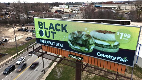 This is a billboard in Erie, Pa., on Friday, March 22, 2024 promoting a breakfast sandwich special to coincide with the upcoming total solar eclipse that Erie will experience, with a little luck from the weather, on April 8.  - Sputnik International