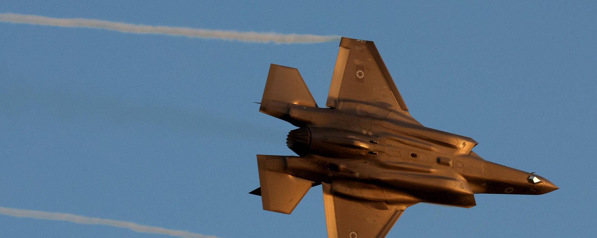 Israel's F-35 Lightning II fighter jet flies over the Hatzerim base in the Negev desert, near the southern city of Beer Sheva, on June 29, 2023 - Sputnik International, 1920, 12.04.2024