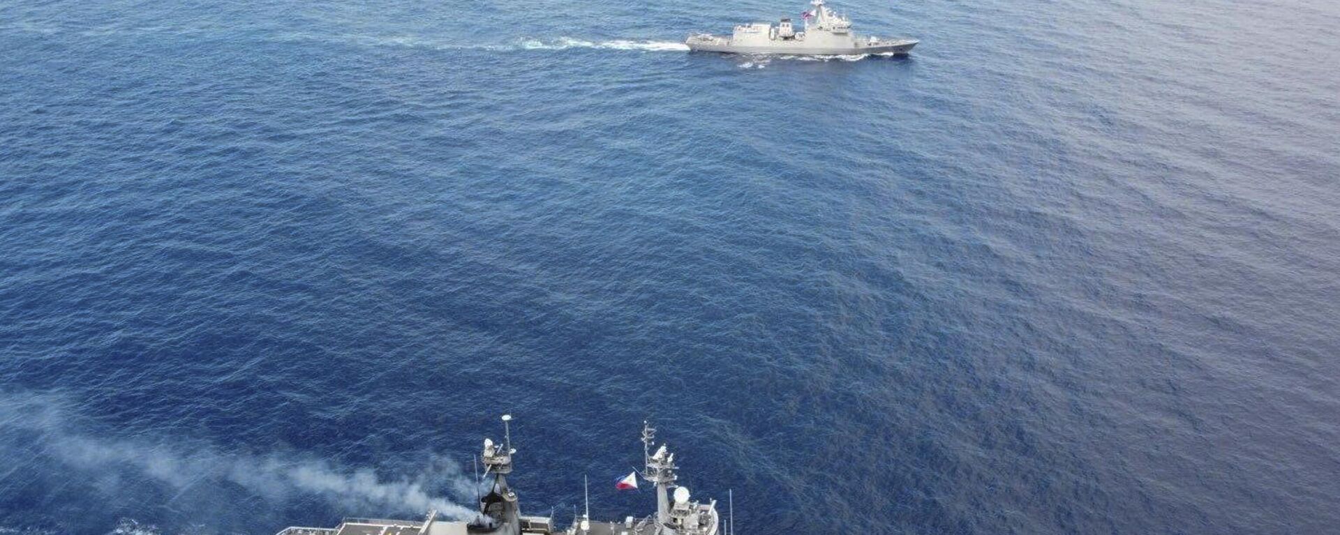 Philippines Navy warships BRP Gregorio Del Pilar (PS15) and BRP Jose Rizal (FF150) during an exercise between Philippines and the United States on  Nov. 23, 2023.  - Sputnik International, 1920, 07.04.2024