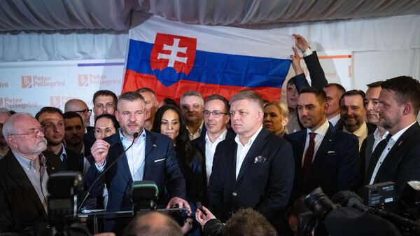 Peter Pellegrini (L) and Slovak Prime Minister Robert Fico (R) after the announcement of Pellegrini's victory in the second round of the Slovak presidential elections, April 6, 2024. - Sputnik International