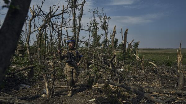 Украинские военнослужащие на линии фронта. Архивное фото - Sputnik International