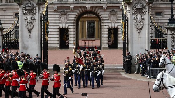 Members of France's Gendarmerie Garde Republicaine march behind members of the British Army's Band of the Grenadier Guards after taking part in a special Changing of the Guard ceremony at Buckingham Palace in London on April 8, 2024, to mark the 120th anniversary of the Entente Cordiale. - Sputnik International