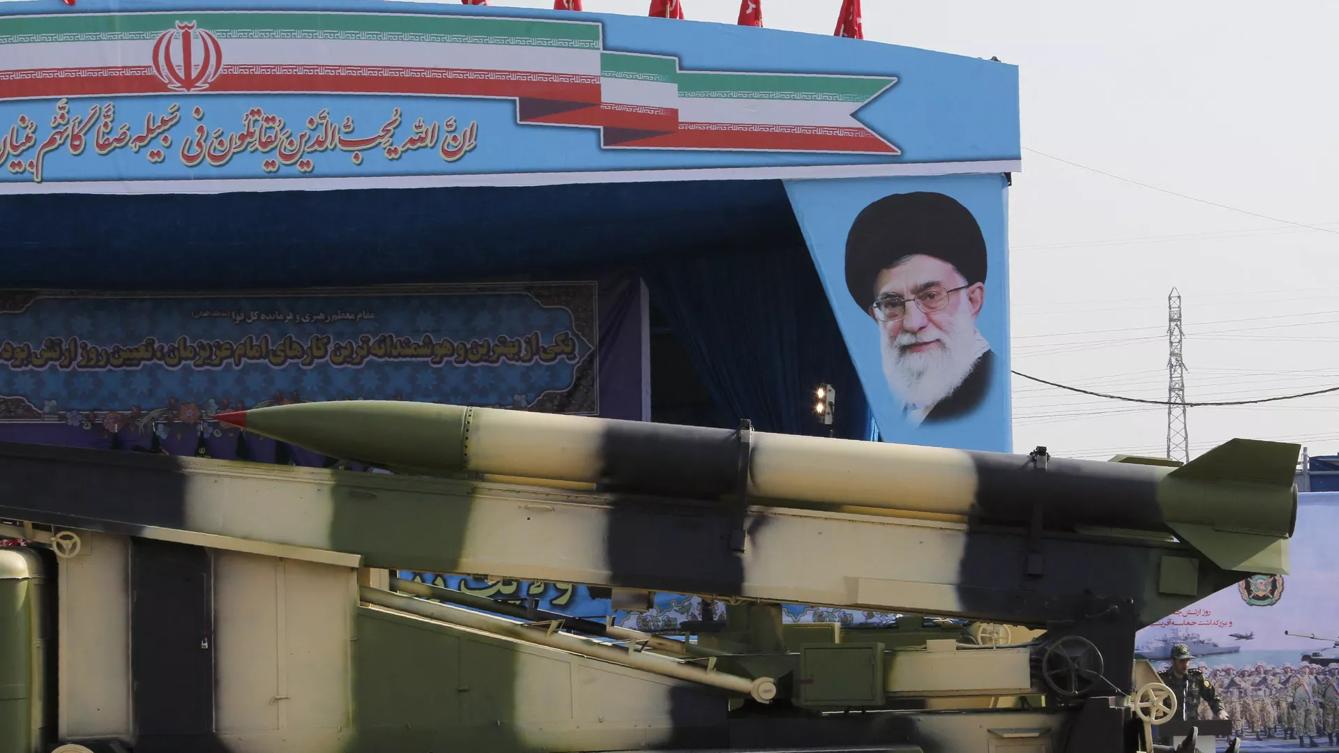 An Iranian military truck carries missiles past a portrait of Iran's Supreme Leader Ayatollah Ali Khamenei during a parade on the occasion of the country's annual army day on April 18, 2018 in Tehran. - Sputnik International, 1920, 17.04.2024