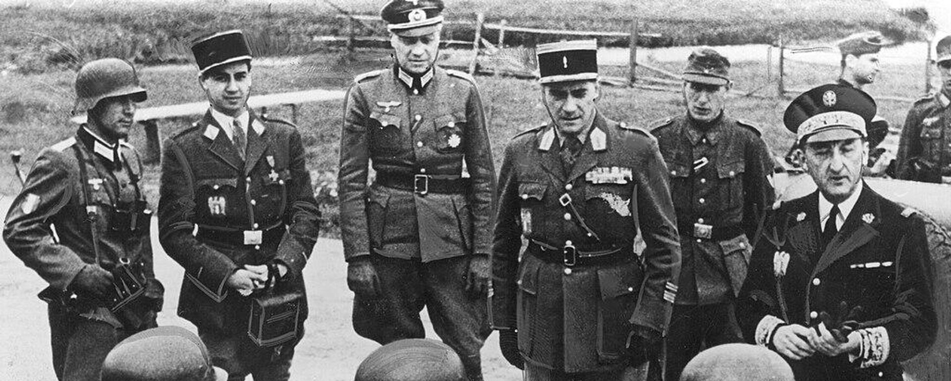 Vichy minister, Fernand de Brinon inspects Legion of French Volunteers Against Bolshevism troops in September 1943. - Sputnik International, 1920, 12.04.2024